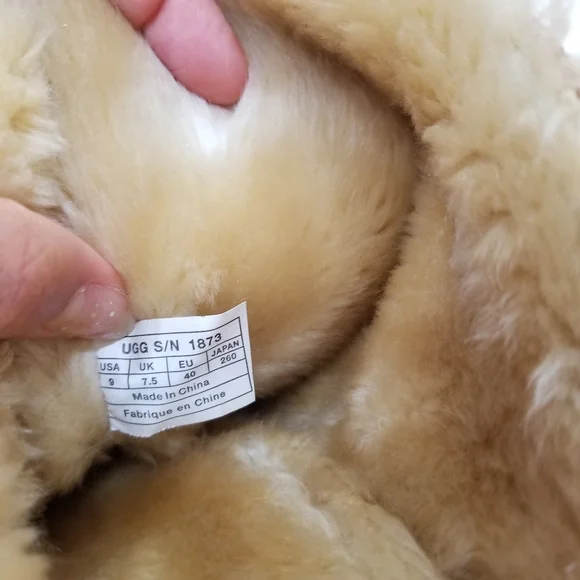 COPY - UGG Chestnut Boots Color Brown SIZE 9 . - Picture 17 of 17